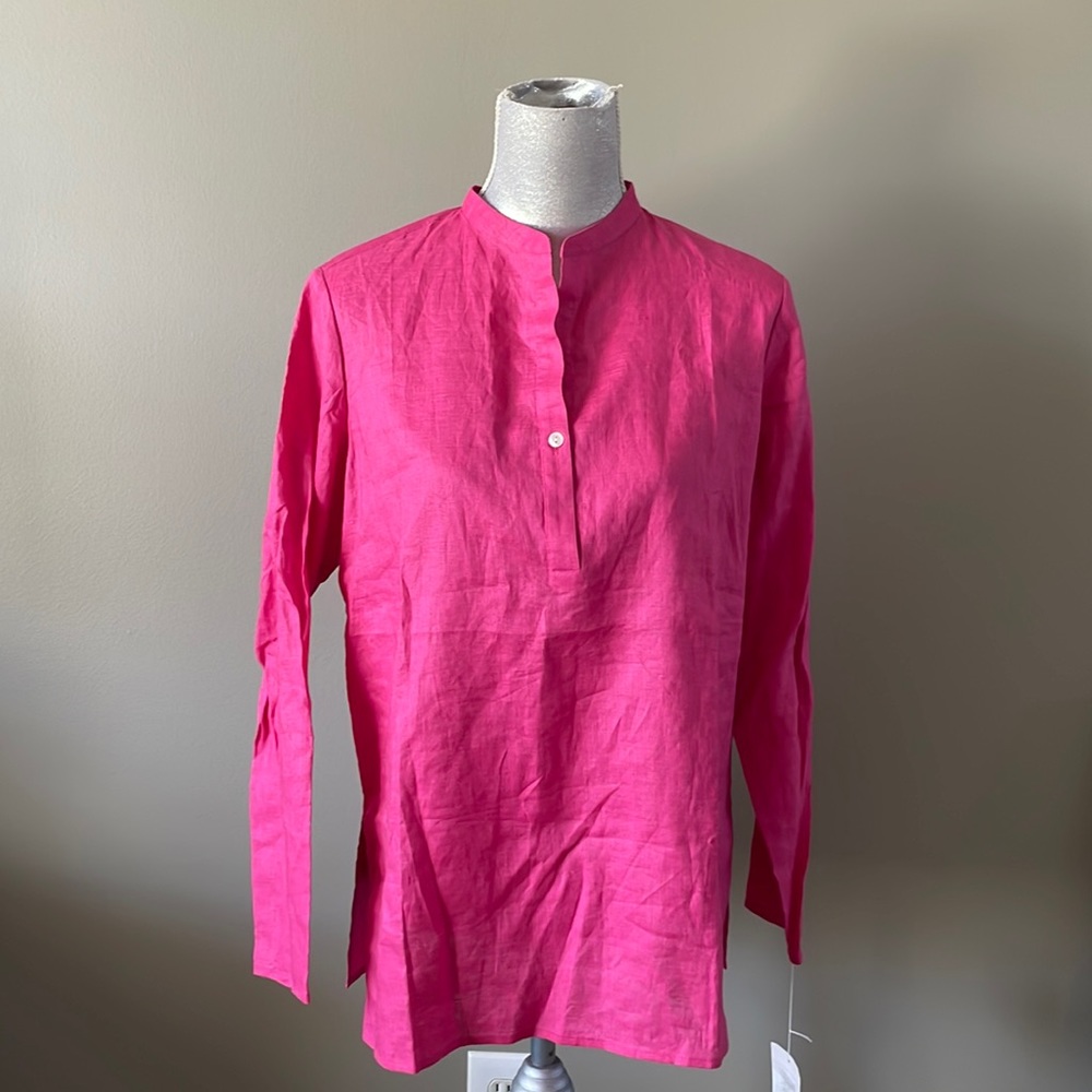 Neiman Marcus, women’s 100% linen top.